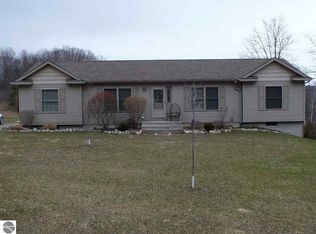 6912 E Forest Hill Dr, Ellsworth, MI 49729