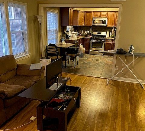 3rd image of 2672 Mayfield Rd APT 5