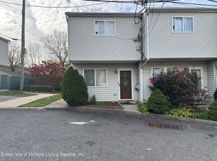 38 Betty Ct, Staten Island, NY 10303