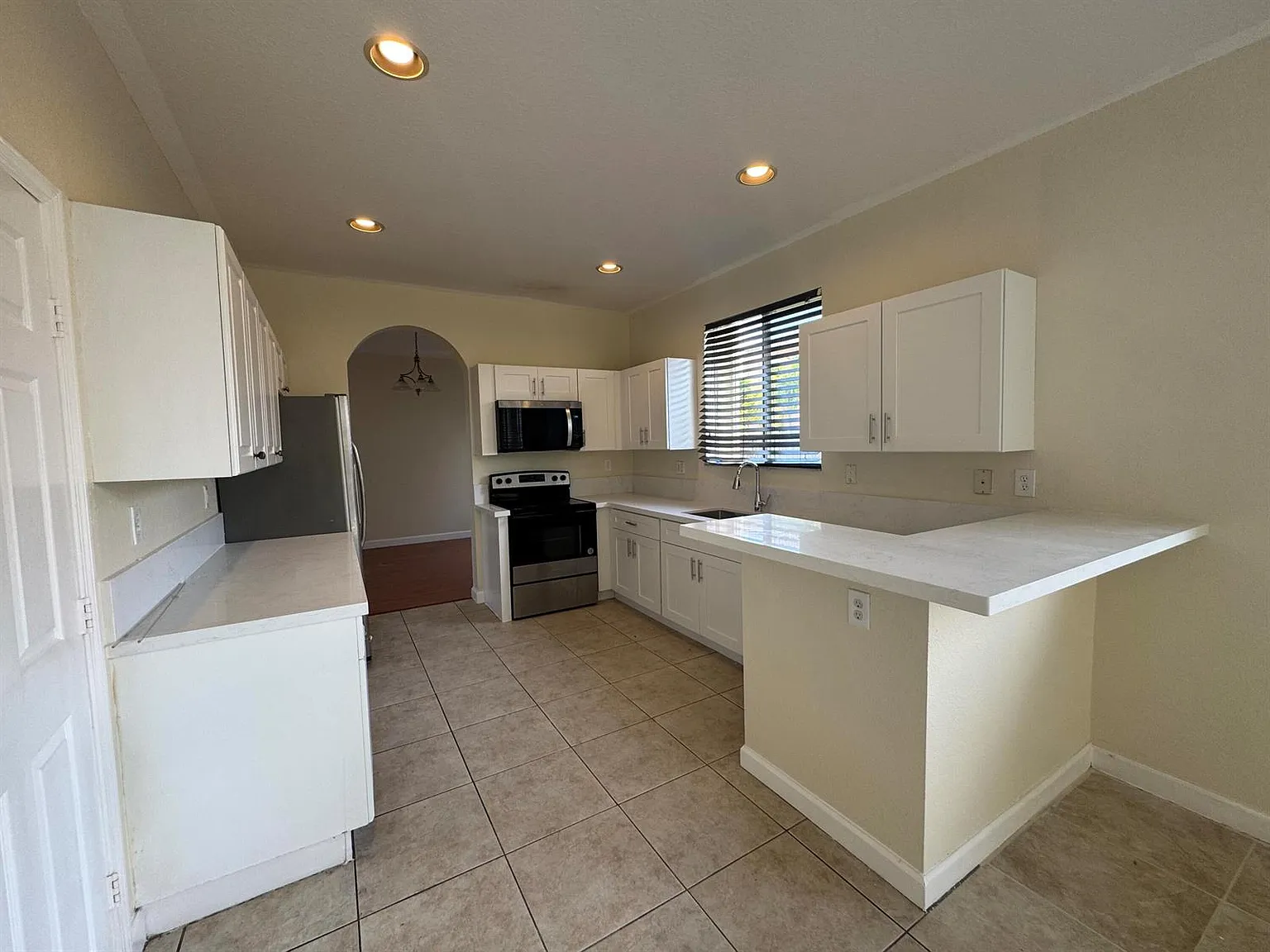 6 bed, 3155 sqft, $4,450 — Photo 4