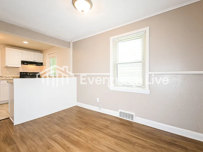 333 Foster Rd — Photo 6