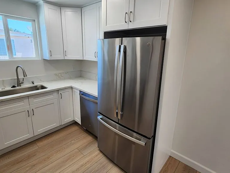 1531 Burton Street — Photo 4