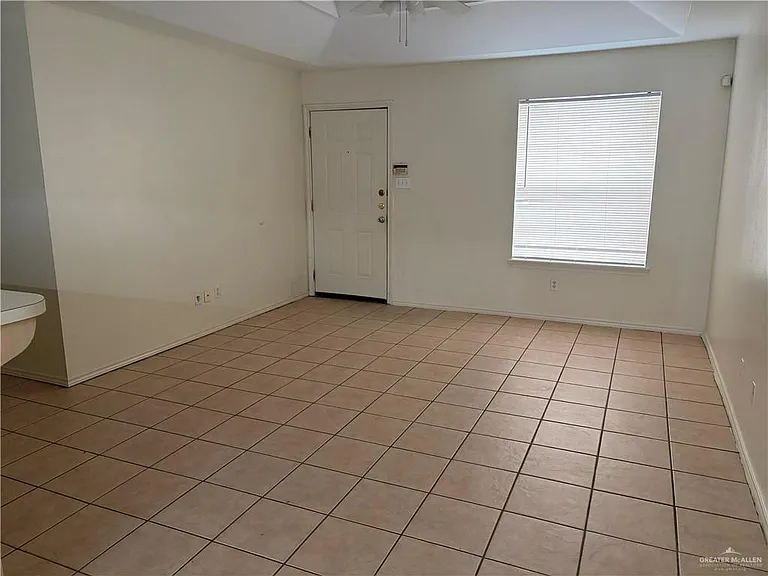 408 E Ulex Ave #3 — Photo 2