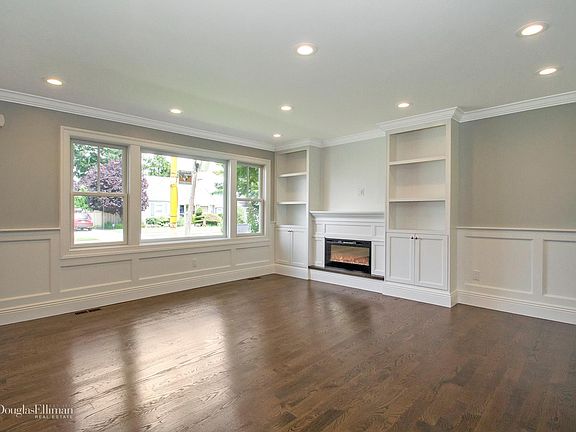 3rd image of 9 Nassau Ave
