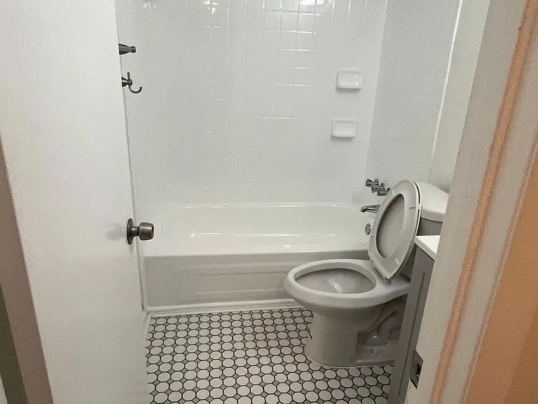 1218 Hickman Rd #2 — Photo 18