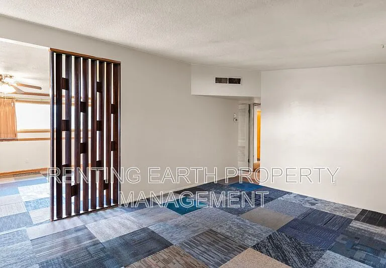 6452 Evergreen Blvd — Photo 25