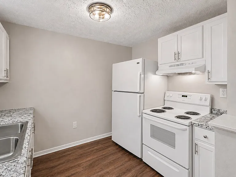 566 Glenwood Ave #5 — Photo 5