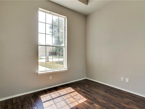 5th image of 6833 Hickory Hollow Ln