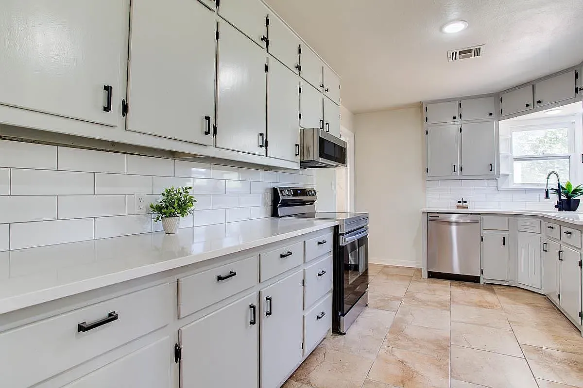 3 bed, 1702 sqft, $1,700 — Photo 3