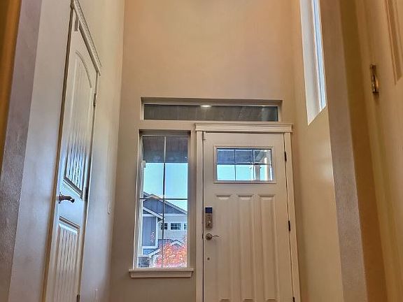 4th image of 3828 Discovery Ave SW