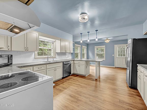 5th image of 3906 Evergreen Drive