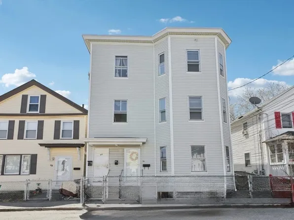 47-49 Walnut St, Lowell, MA 01852