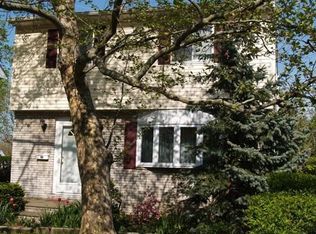 1423 Lander Rd, Mayfield Heights, OH 44124