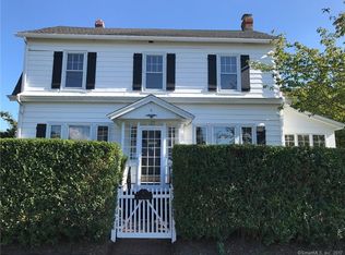 8 Bay Edge Ct, Fairfield, CT 06824