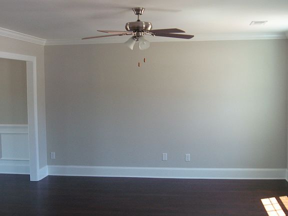 3rd image of 1025 Acacia Ln
