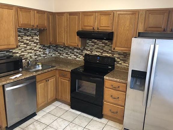2nd image of 142 Point Of Woods Dr