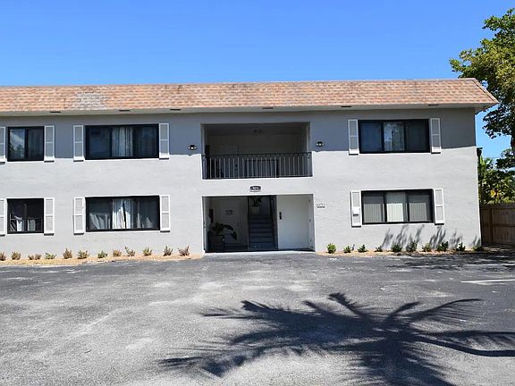 2nd image of 523 SE 20th Ct APT 5