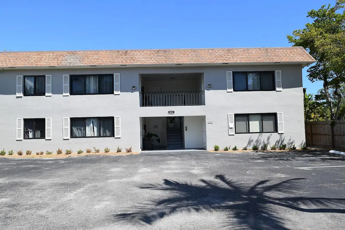 Building Photo - 523 SE 20th Ct #5
