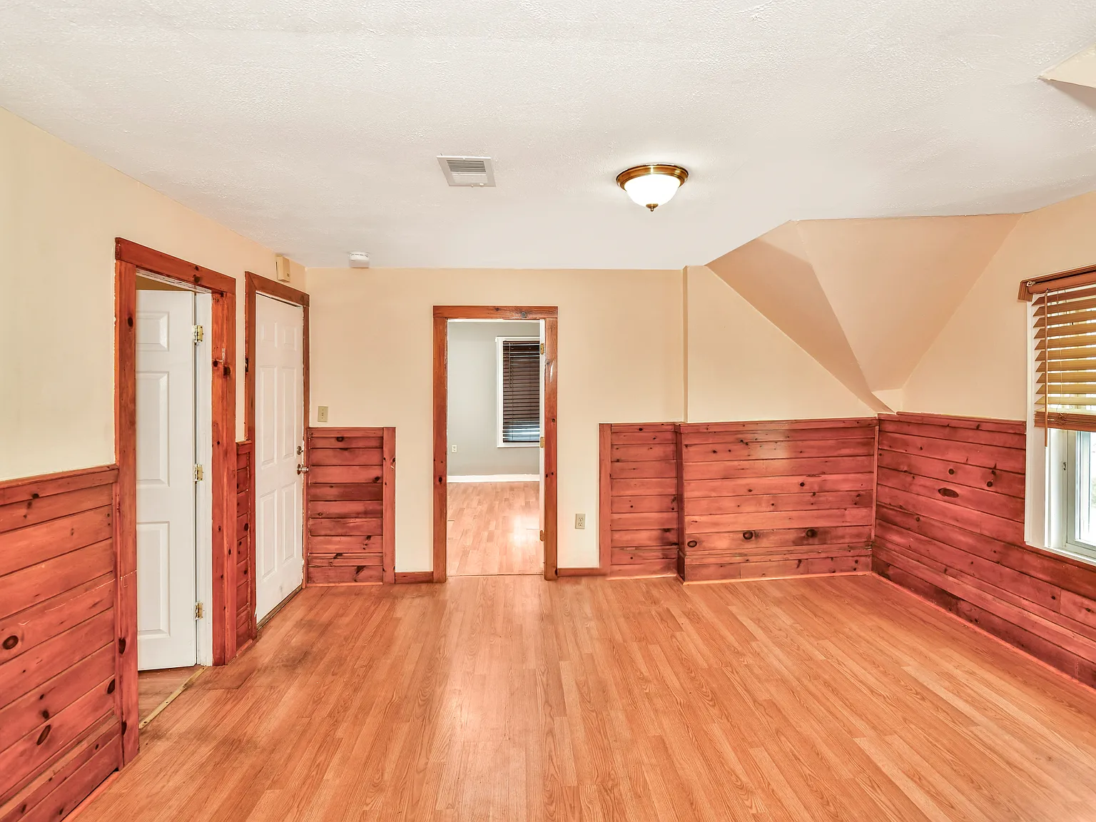 3 bed, 1217 sqft, $2,850 — Photo 2