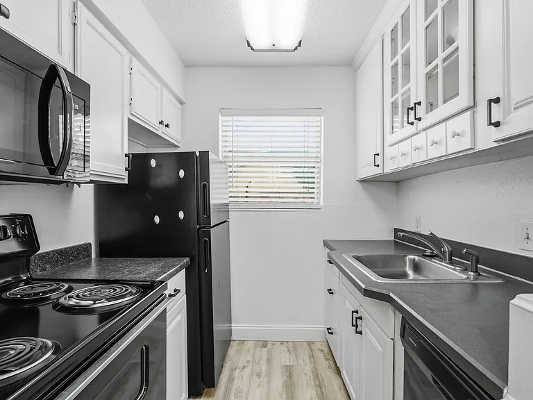 2729 Hurstview Dr — Photo 5