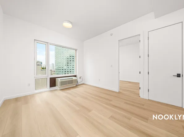 26-04 Jackson Avenue image 4 of 42