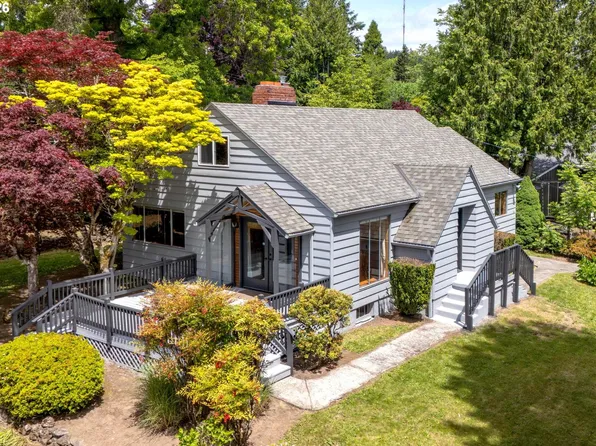 6810 SW Canyon Crest Dr, Portland, OR 97225