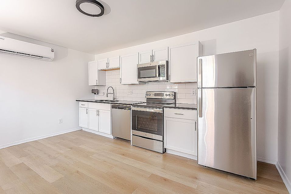 2nd image of 139 E Clifton Ave #200