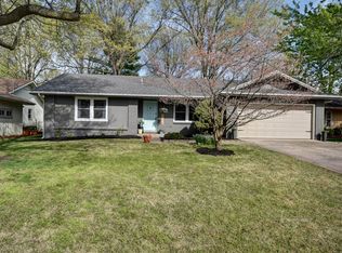 2526 S Pickwick Ave, Springfield, MO 65804