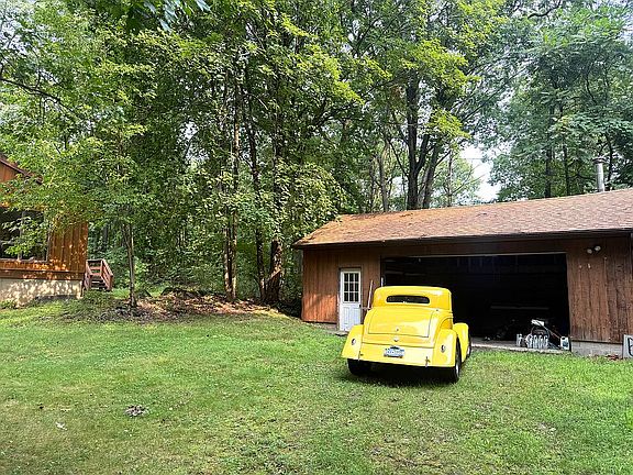 4th image of 90 Highland Ave