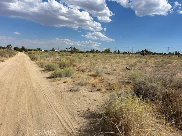 9757 Lebec Rd, Phelan, CA 92371