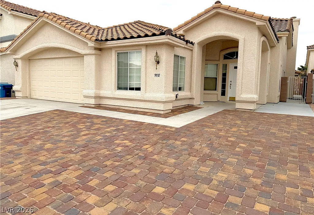 4 bed, 2.0 bath, 1905 sqft, $2,350 — Photo 2