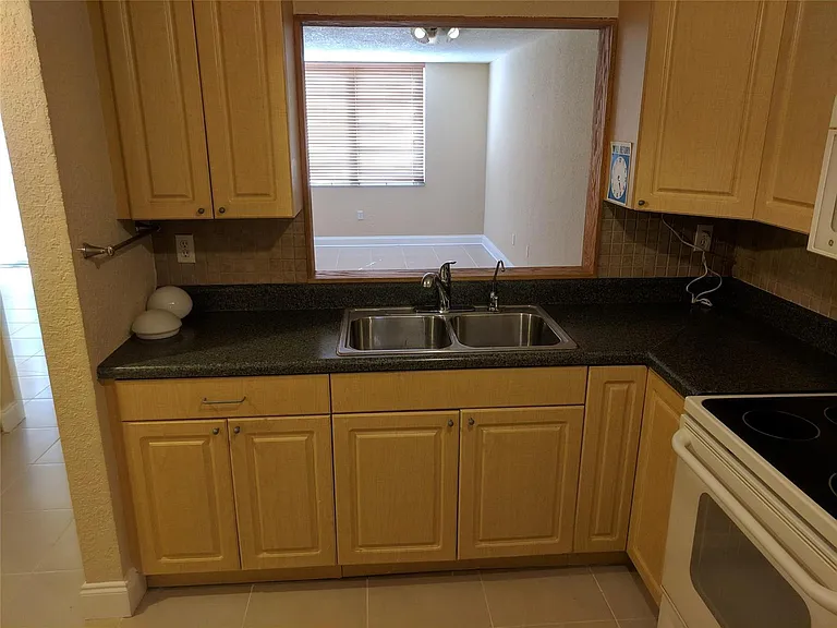 1250 NE 125th St #312C — Photo 23