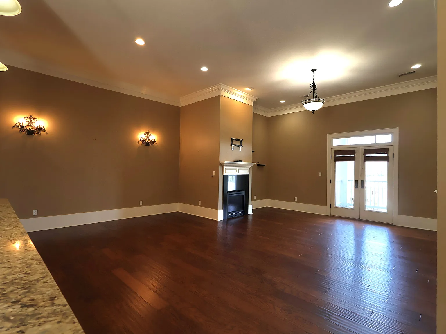 2 bed, 1632 sqft, $2,150 — Photo 4