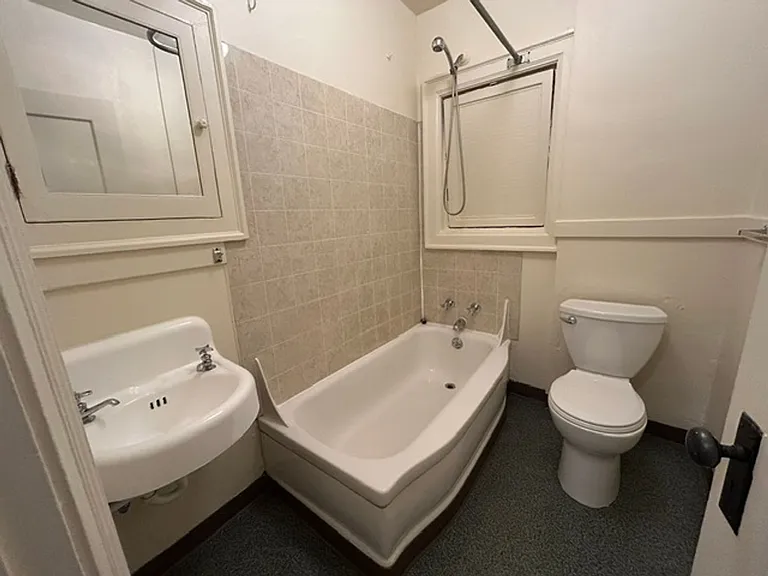 Lownsdale Apartments — Photo 6