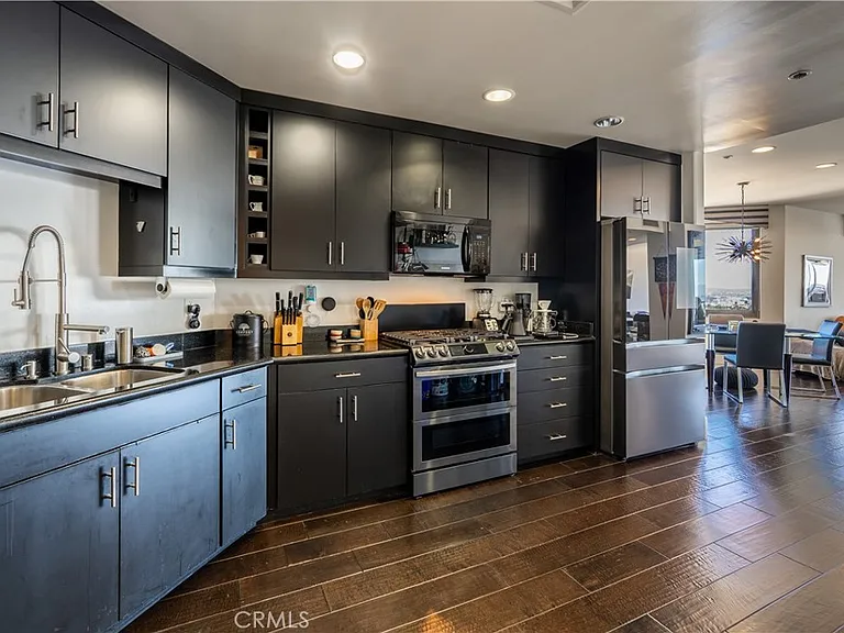10560 Wilshire Blvd #1706 — Photo 3