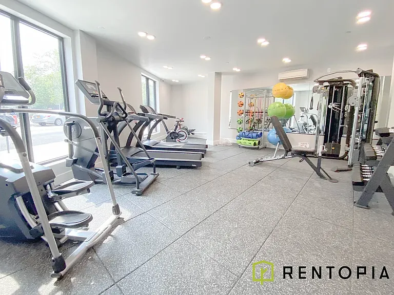 5 Withers St #4C — Photo 7