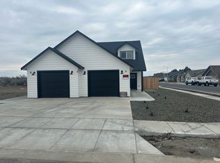 2 NE Hill View Dr #A, Hermiston, OR 97838