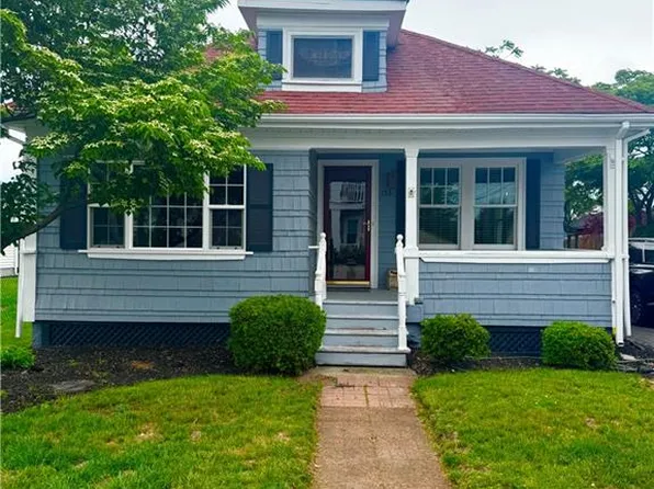 153 Chandler Ave, Pawtucket, RI 02860