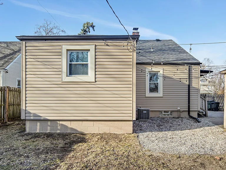 1397 Leroy St — Photo 31