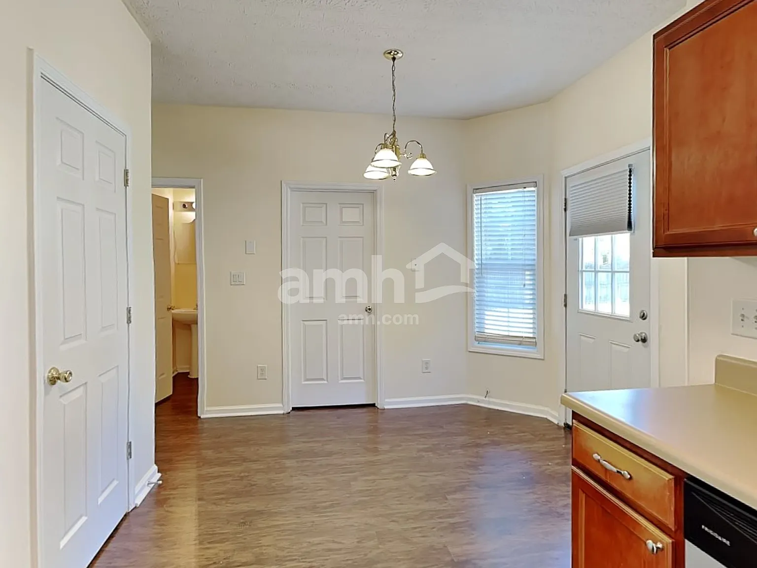 3 bed, 2.5 bath, 1920 sqft, $2,425 — Photo 4