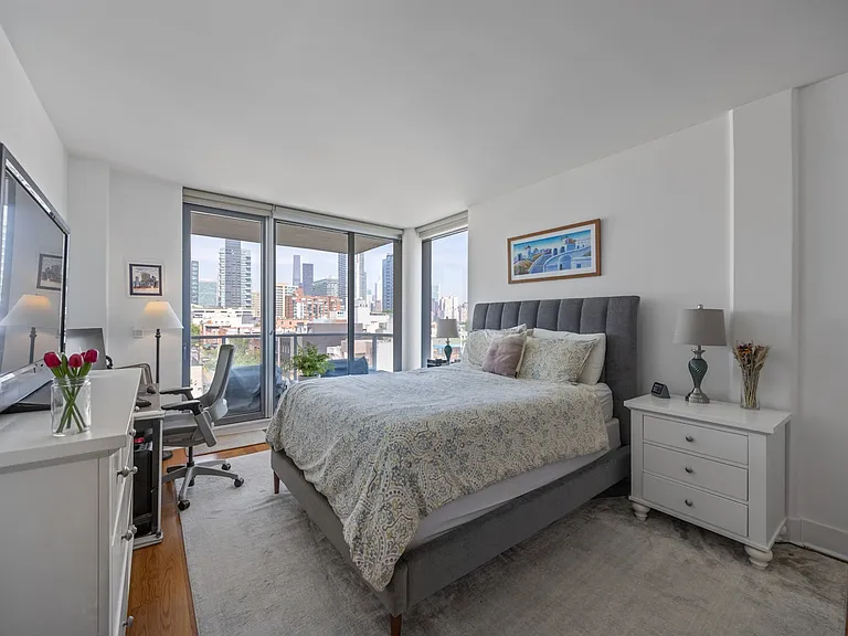 47-28 11th St #5B — Photo 6