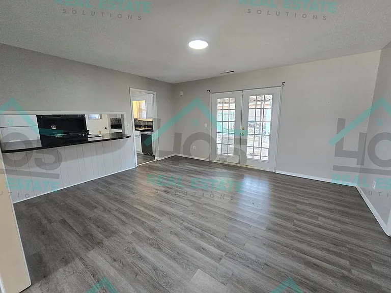 3606 Oakhurst Dr — Photo 5
