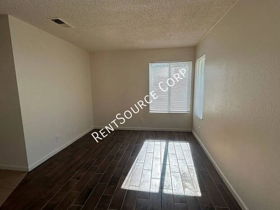 1 Bedroom 1 Bathroom Condo in West Lancaster — Photo 3
