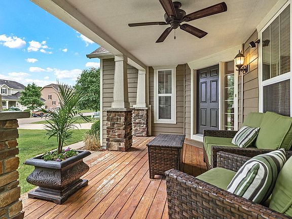 4th image of 1179 Maple Ln W