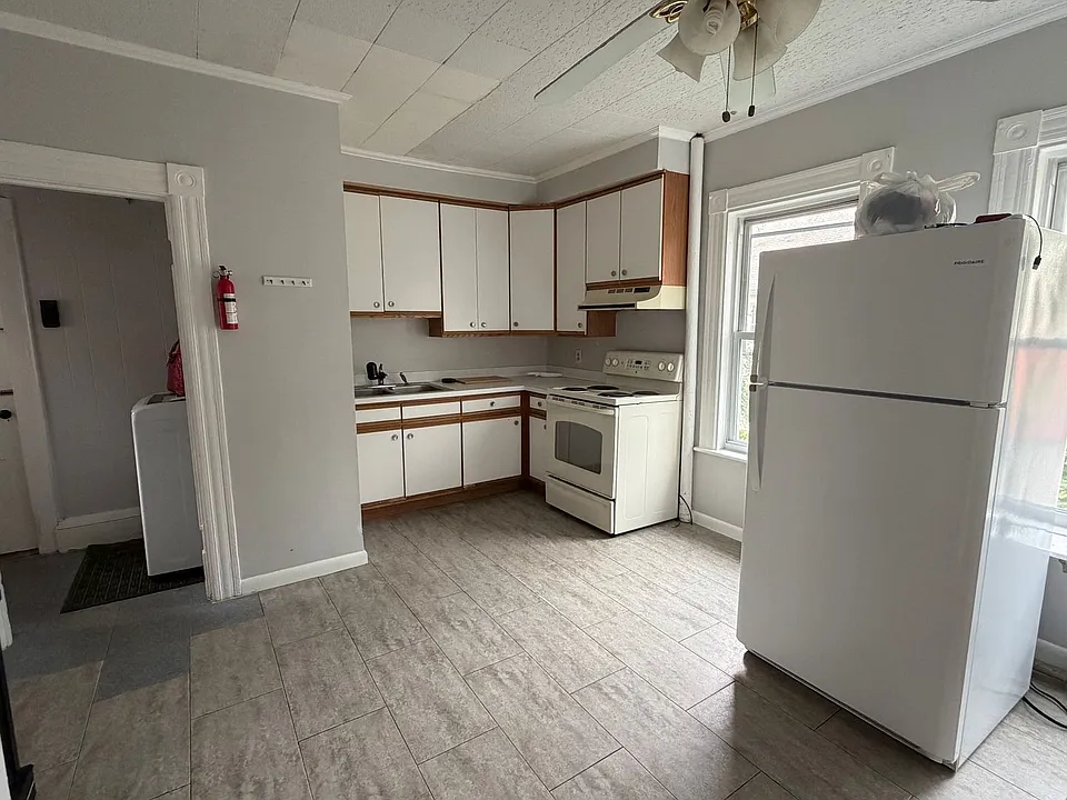 94 Ashland St #1