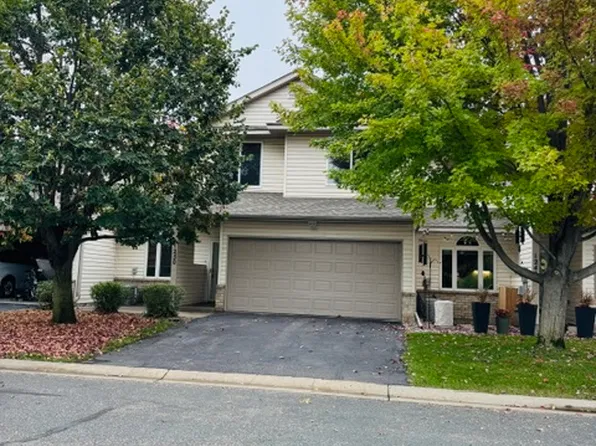 1250 Crystal Pl E, Chaska, MN 55318
