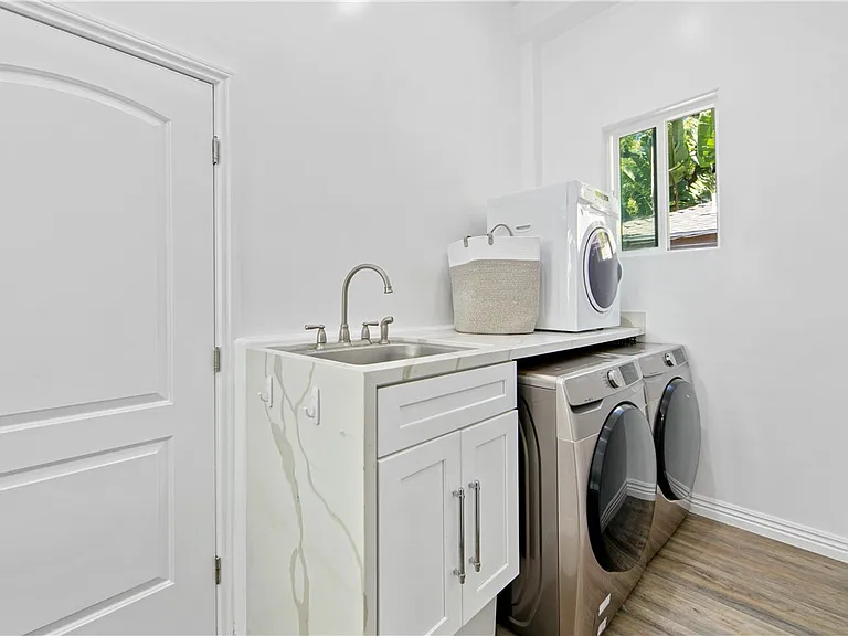 3763 Lankershim Blvd — Photo 12