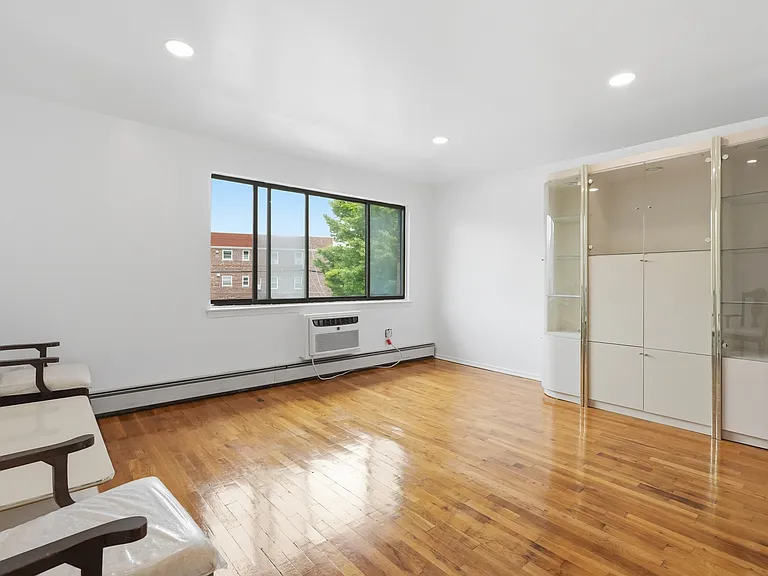 4306 Parsons Blvd #2 — Photo 3