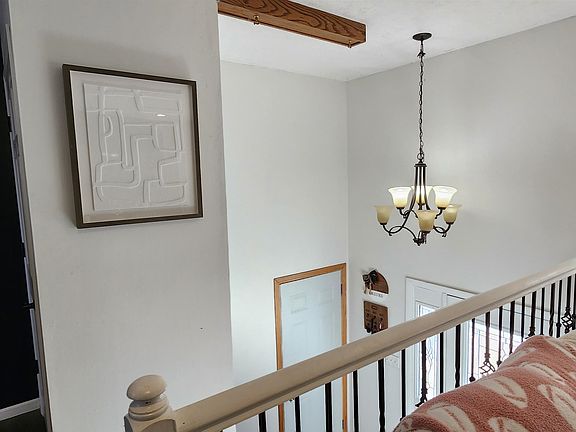 3rd image of 909 W Reid Avenue