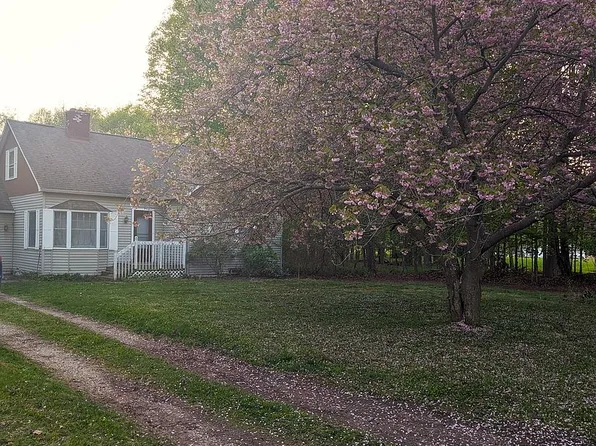 5275 Scenic Dr, Whitehall, MI 49461